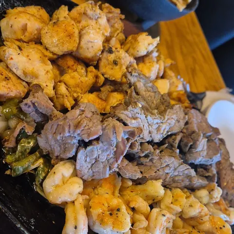 Parrillada servida en plancha de hierro
